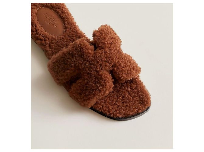 Hermès Sandali pantofole Oran in shearling Marrone - vista 10