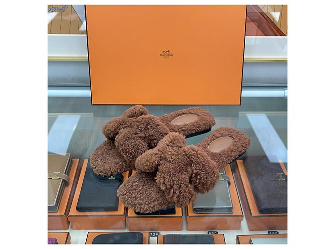 Hermès Sandali pantofole Oran in shearling Marrone - vista 2