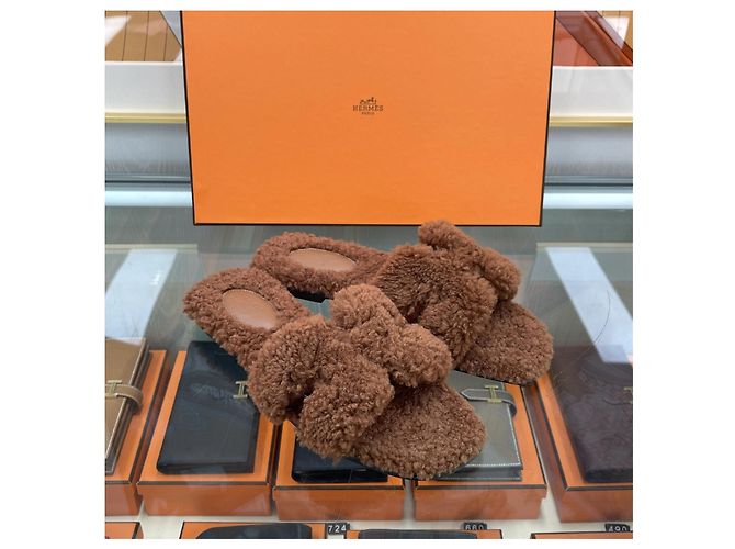 Hermès Sandali pantofole Oran in shearling Marrone - vista 3
