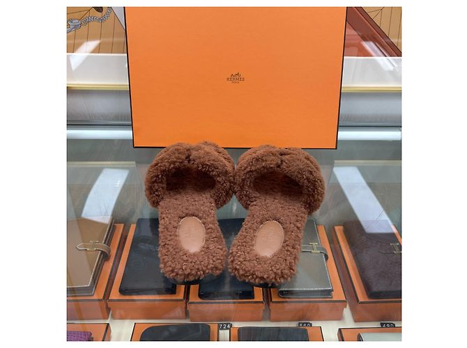 Hermès Sandali pantofole Oran in shearling Marrone - vista 5