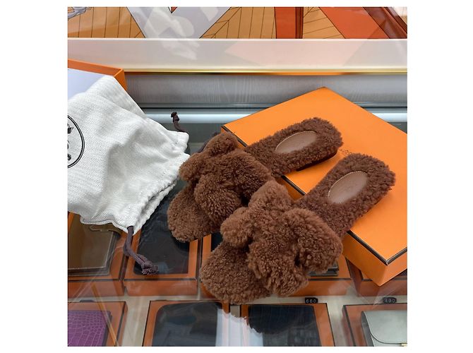 Hermès Sandali pantofole Oran in shearling Marrone - vista 6