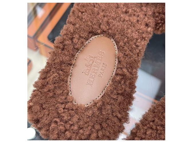 Hermès Sandali pantofole Oran in shearling Marrone - vista 8