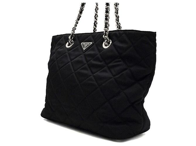Prada Schwarze gesteppte Nylon-Shopper-Schultertasche mit Kette - Ansicht 2