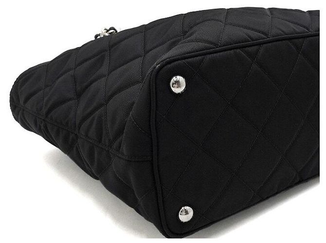 Prada Schwarze gesteppte Nylon-Shopper-Schultertasche mit Kette - Ansicht 7