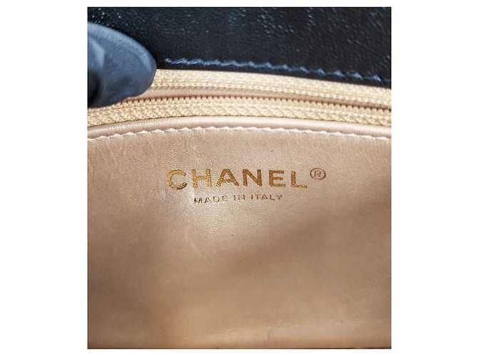 Chanel Borsa a spalla con patta in pelle nera e catena in metallo dorato Nero - vista 13