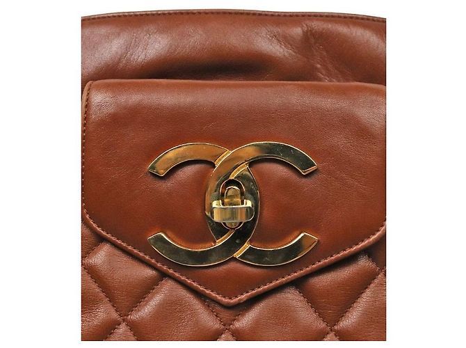 Chanel Borsa a tracolla matelassé in pelle di agnello marrone con catena - vista 7