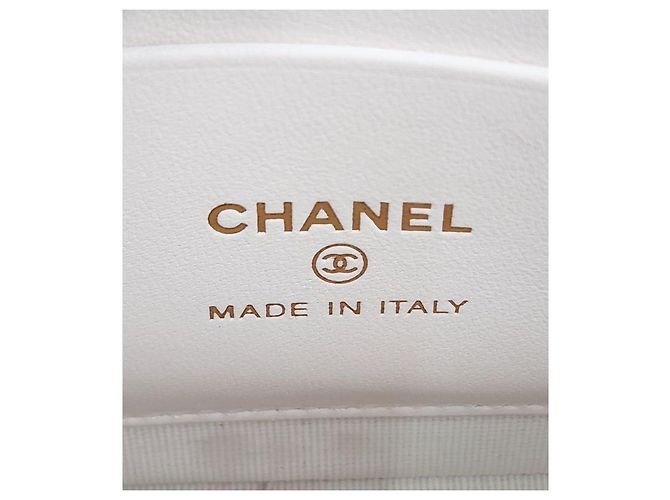 Chanel Borsa a tracolla bianca trapuntata con patta e catena Bianco - vista 12