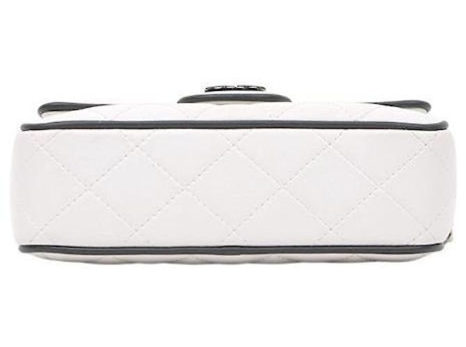 Chanel Borsa a tracolla bianca trapuntata con patta e catena Bianco - vista 4