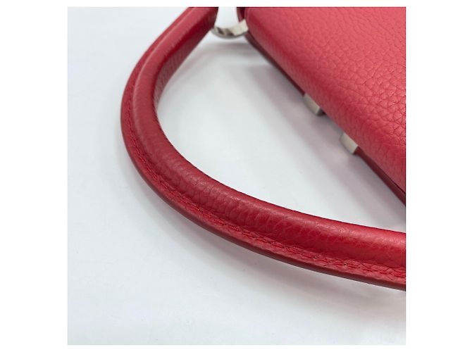 Borsa Louis Vuitton Parciana Capucines BB in rosso - vista 10
