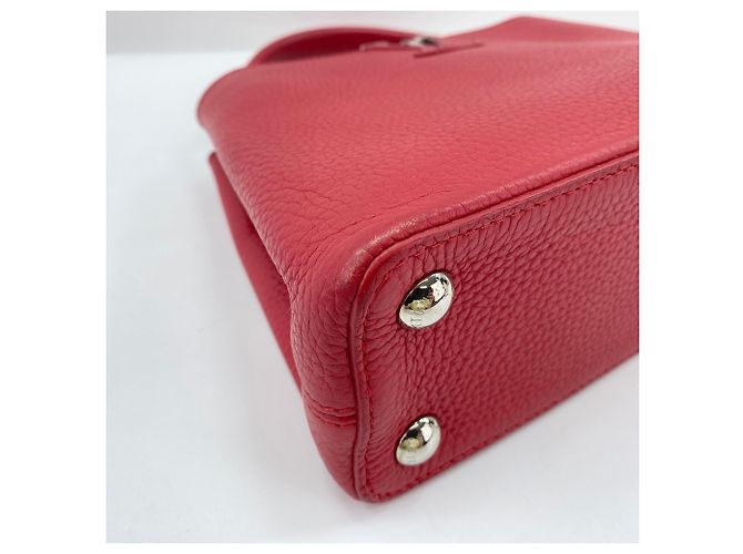 Borsa Louis Vuitton Parciana Capucines BB in rosso - vista 7