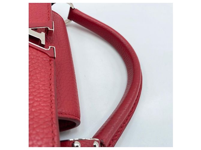 Borsa Louis Vuitton Parciana Capucines BB in rosso - vista 9