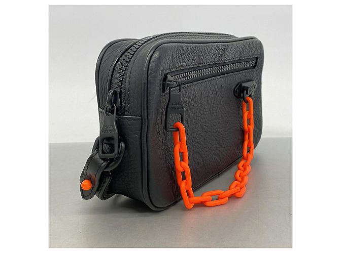 Louis Vuitton Monogram Taurillon Pochette Volga Clutch Bag Nero - vista 2