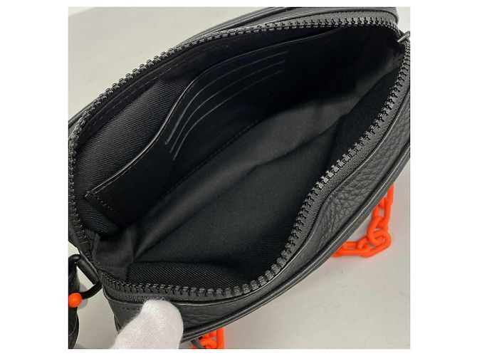 Louis Vuitton Monogram Taurillon Pochette Volga Clutch Bag Nero - vista 4
