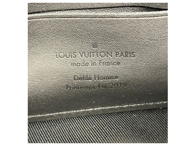 Louis Vuitton Monogram Taurillon Pochette Volga Clutch Bag Nero - vista 5