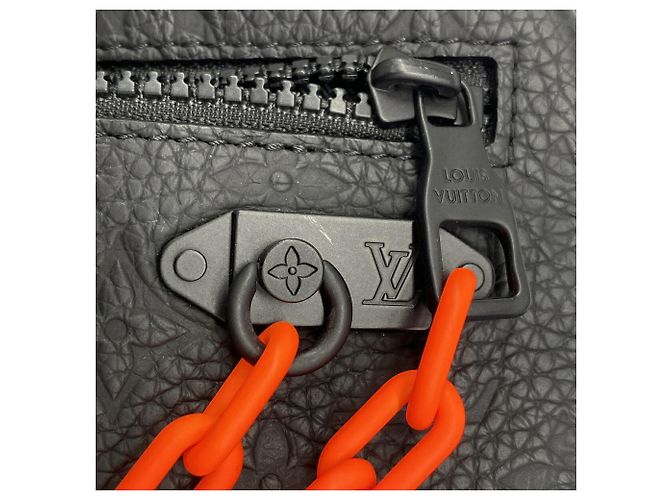 Louis Vuitton Monogram Taurillon Pochette Volga Clutch Bag Nero - vista 7