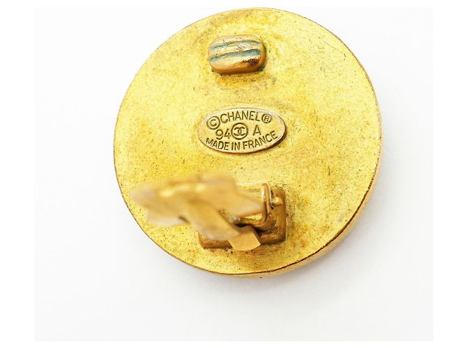 Chanel Clip Earrings in Black and Gold Golden - view 4