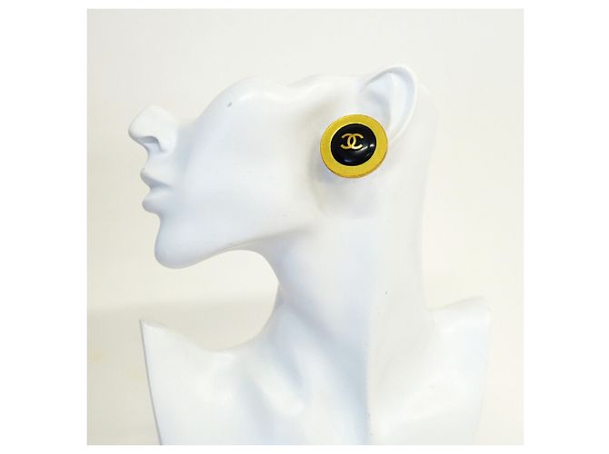 Chanel Clip Earrings in Black and Gold Golden - view 5