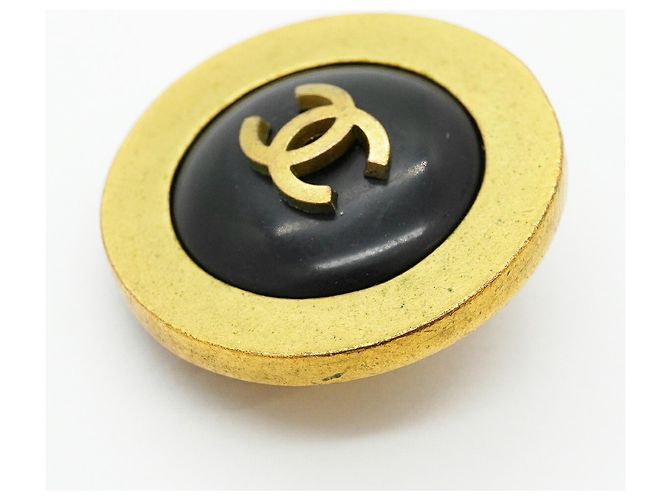 Chanel Clip Earrings in Black and Gold Golden - view 6