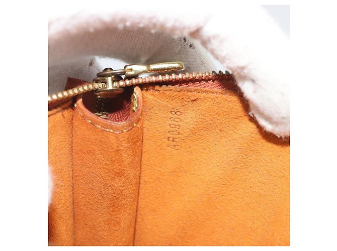 Louis Vuitton Pochette Accessoires Epi MM Marron - vue 7
