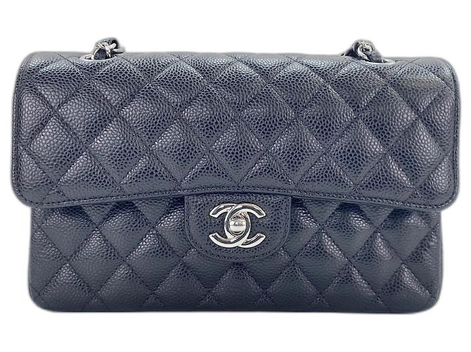Borsa a spalla piccola Chanel Matelassé in nero - vista 2