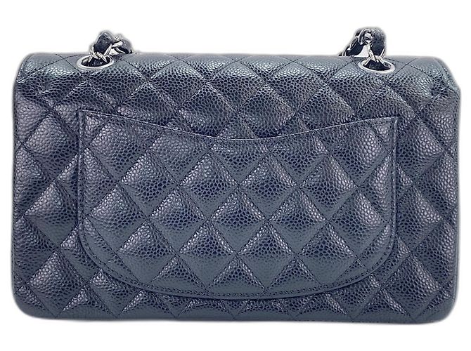 Borsa a spalla piccola Chanel Matelassé in nero - vista 3