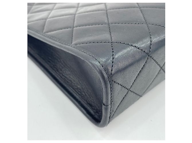 Clutch Chanel Matelassé in Nero - vista 9