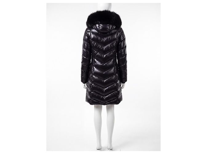 Moncler Abrigo de plumón negro con cuello de piel - vista 3