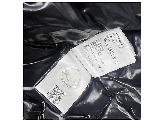 Moncler Abrigo de plumón negro con cuello de piel - vista 8