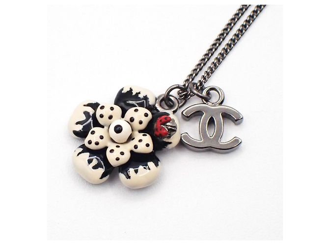 Chanel CC Flower Ladybug Placcato Argento e Acrilico - vista 2