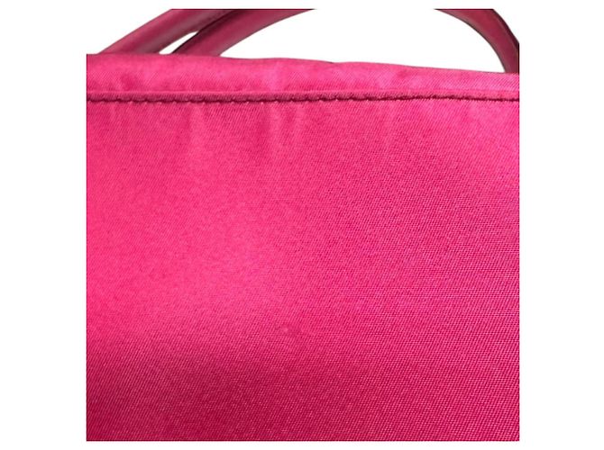 Borsa a tracolla Prada in nylon rosa - vista 11