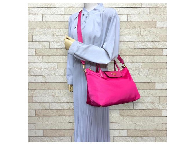 Borsa a tracolla Prada in nylon rosa - vista 2