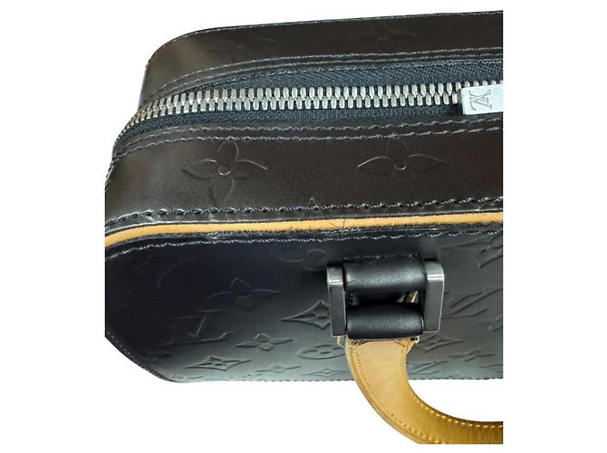 Borsa Louis Vuitton Shelton Monogram Mat Marrone Nero - vista 13