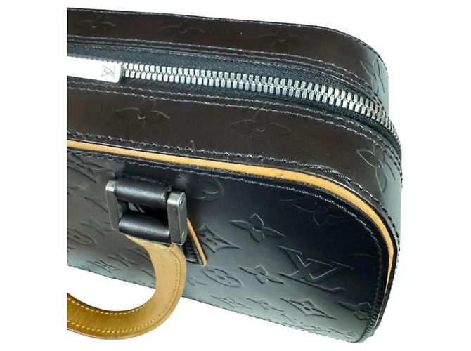 Borsa Louis Vuitton Shelton Monogram Mat Marrone Nero - vista 14