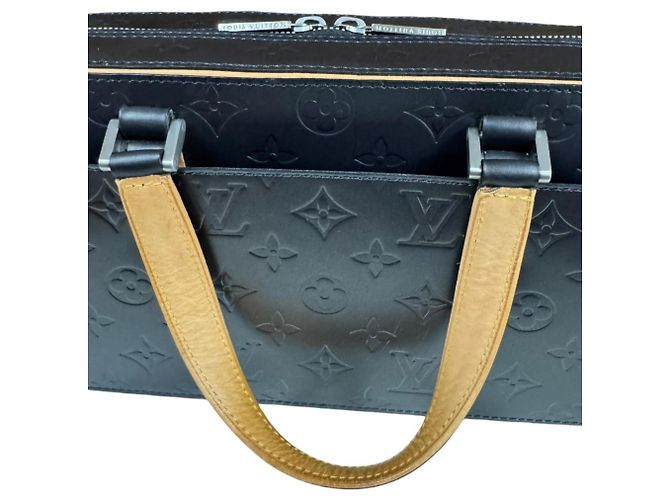 Borsa Louis Vuitton Shelton Monogram Mat Marrone Nero - vista 15