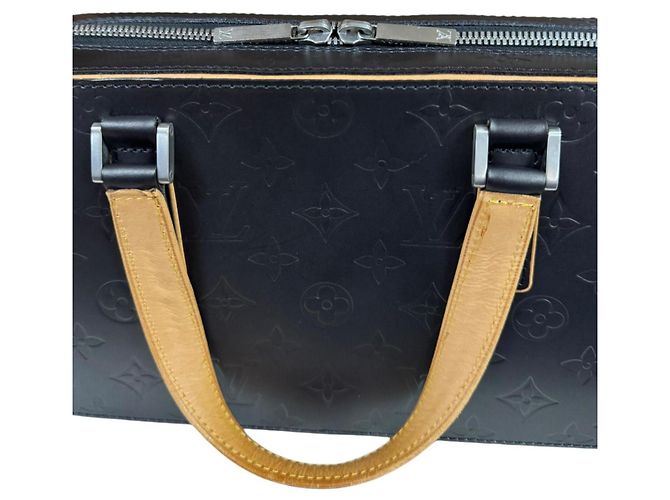Borsa Louis Vuitton Shelton Monogram Mat Marrone Nero - vista 16