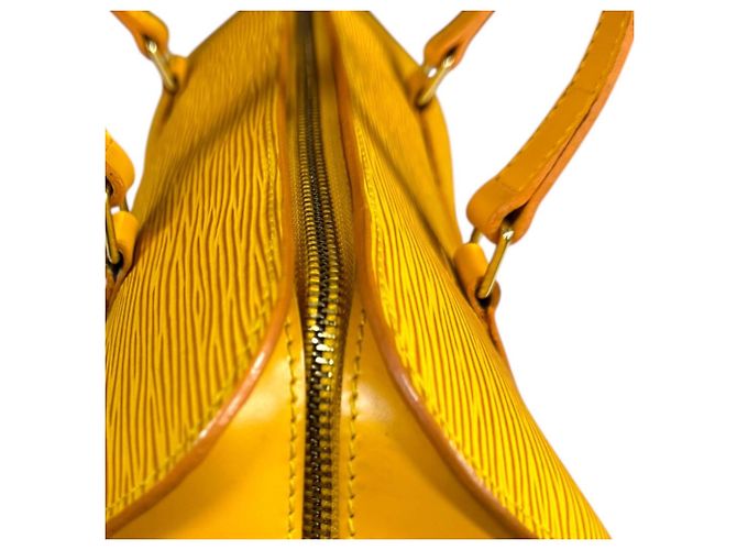Borsa Louis Vuitton Soufflot Epi Giallo - vista 13