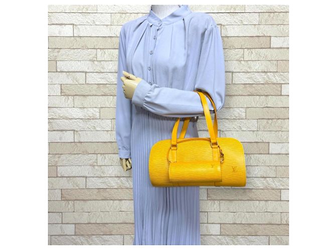 Borsa Louis Vuitton Soufflot Epi Giallo - vista 2