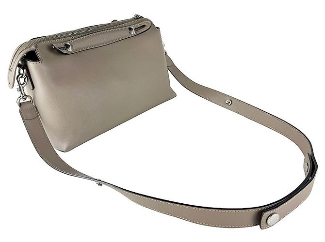 Borsa a tracolla media in pelle Fendi By The Way Grigio - vista 10