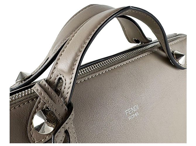 Borsa a tracolla media in pelle Fendi By The Way Grigio - vista 11