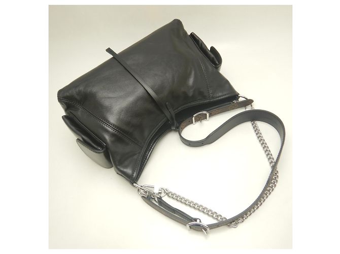 Borsa a tracolla Louis Vuitton LV Vibe Carryall Cargo PM Nero - vista 3