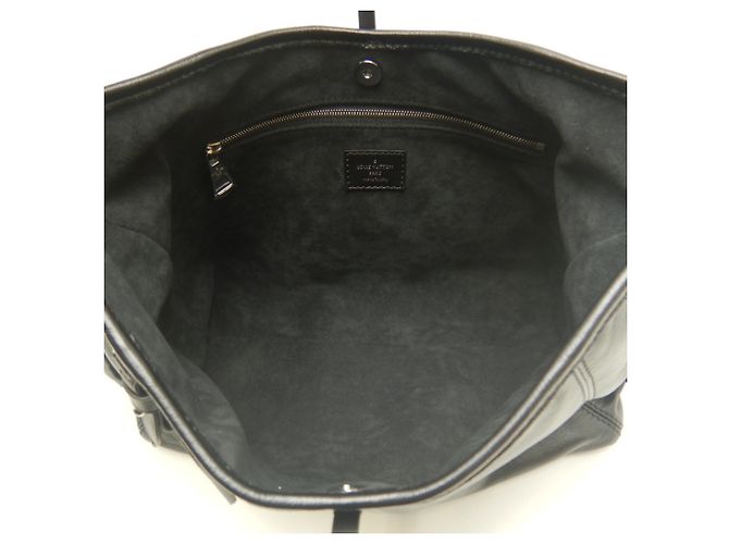Borsa a tracolla Louis Vuitton LV Vibe Carryall Cargo PM Nero - vista 5