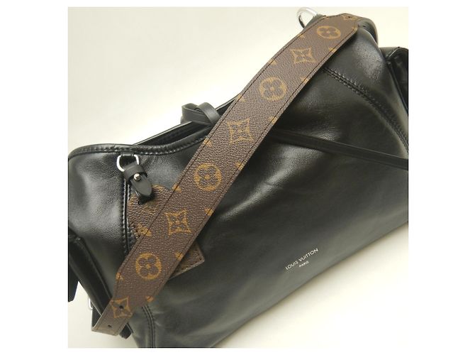 Borsa a tracolla Louis Vuitton LV Vibe Carryall Cargo PM Nero - vista 6