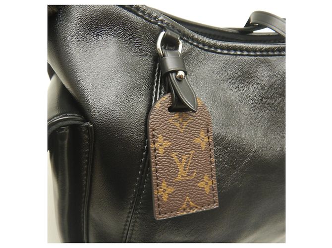 Borsa a tracolla Louis Vuitton LV Vibe Carryall Cargo PM Nero - vista 7