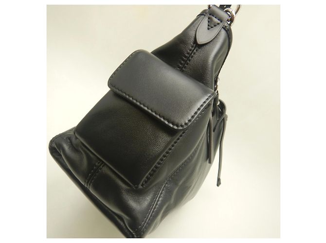 Borsa a tracolla Louis Vuitton LV Vibe Carryall Cargo PM Nero - vista 9
