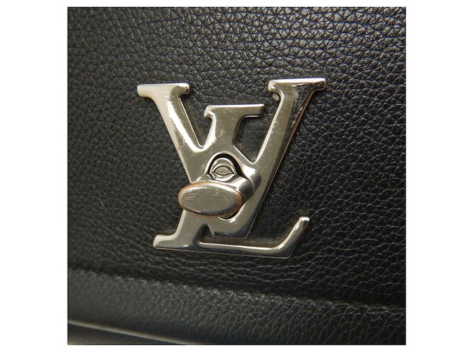 Borsa a tracolla Louis Vuitton Lockme 2 BB Nero - vista 13