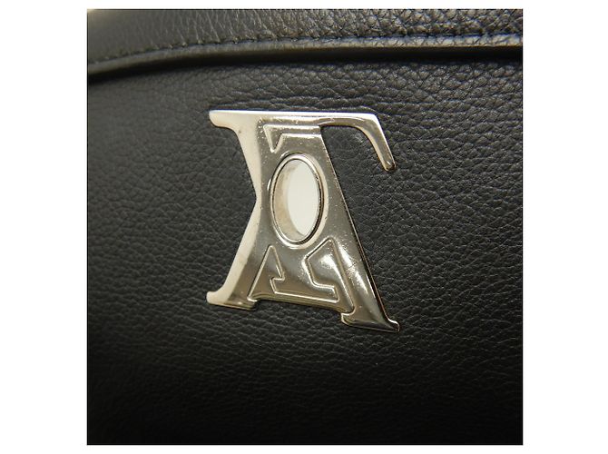 Borsa a tracolla Louis Vuitton Lockme 2 BB Nero - vista 18