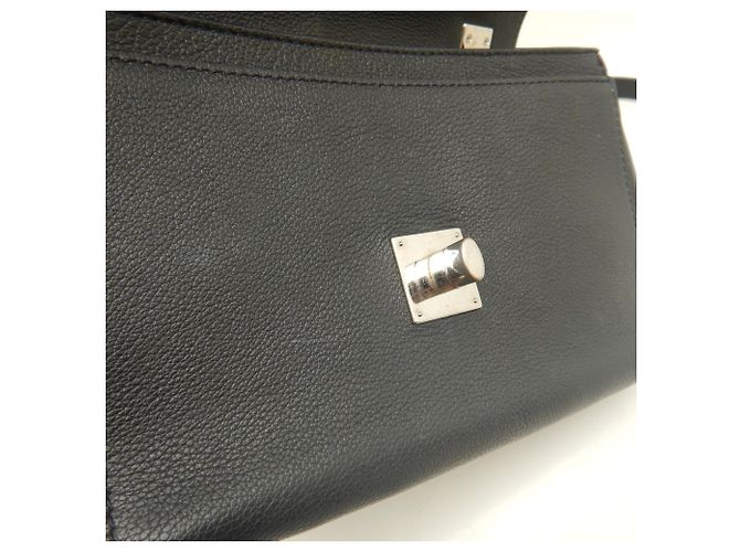Borsa a tracolla Louis Vuitton Lockme 2 BB Nero - vista 20
