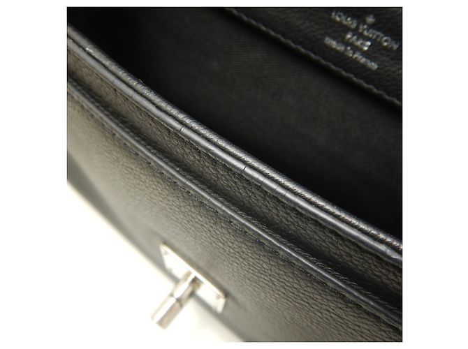 Borsa a tracolla Louis Vuitton Lockme 2 BB Nero - vista 22