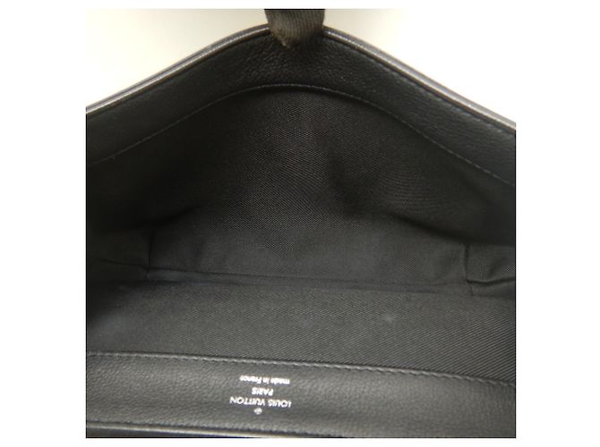 Borsa a tracolla Louis Vuitton Lockme 2 BB Nero - vista 23