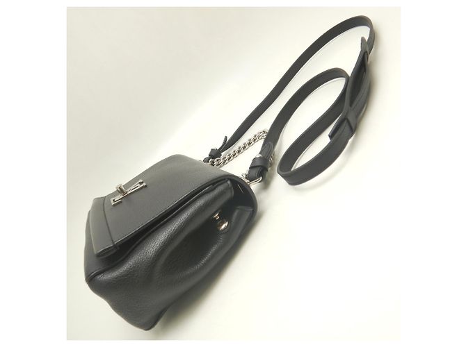 Borsa a tracolla Louis Vuitton Lockme 2 BB Nero - vista 4